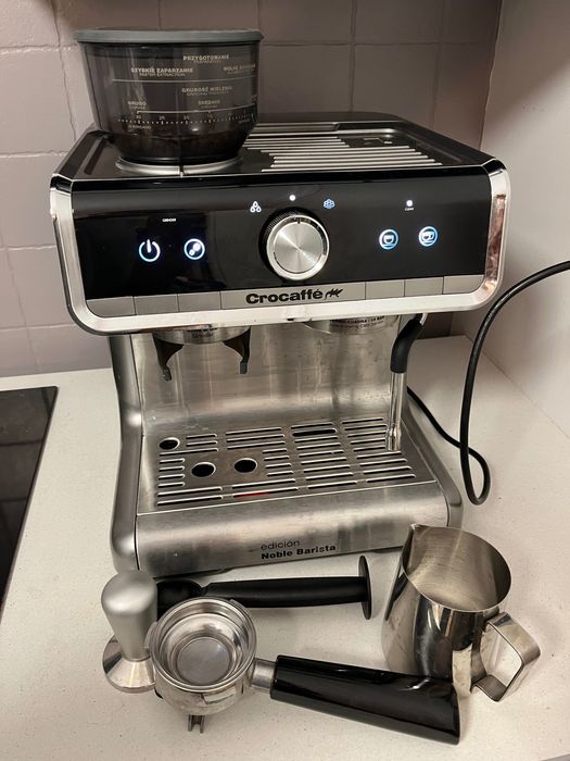 Ekspres do kawy kolbowy z młynkiem Crocaffe ( ciśnieniowy 15 bar)