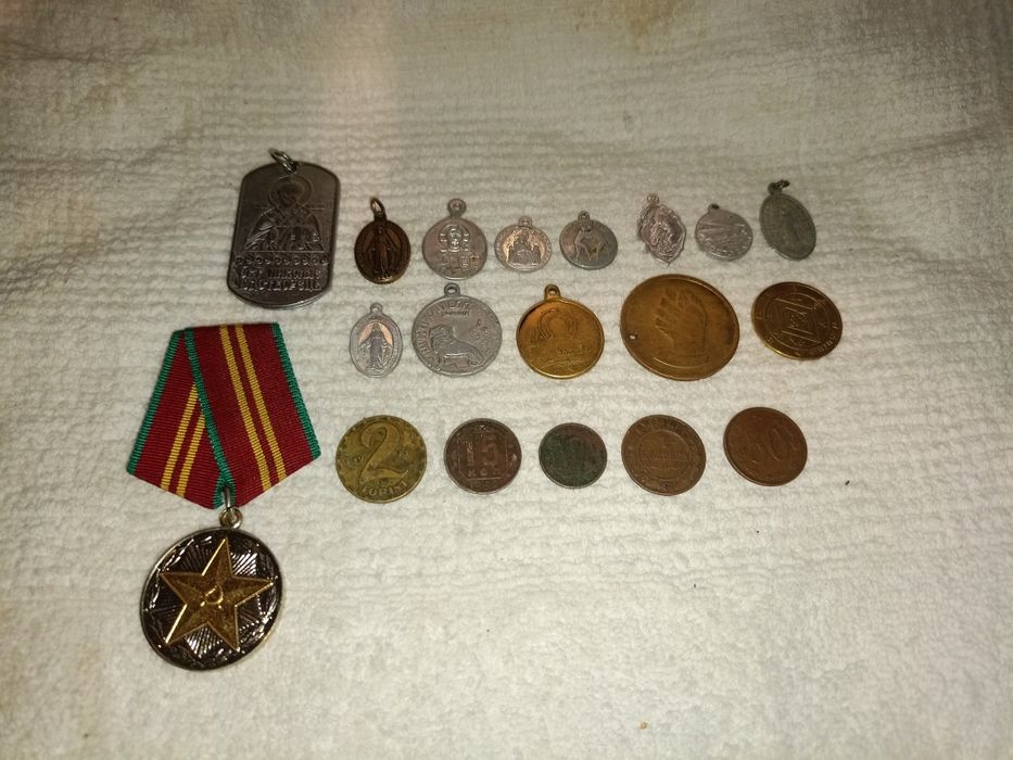 Жетоны,медальоны,монеты.