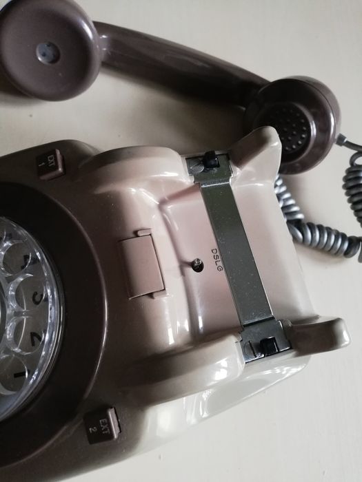 Telefone antigo de disco (1983)