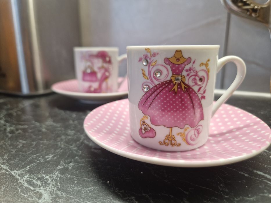 Набір чашок із тарілочками BonaDi