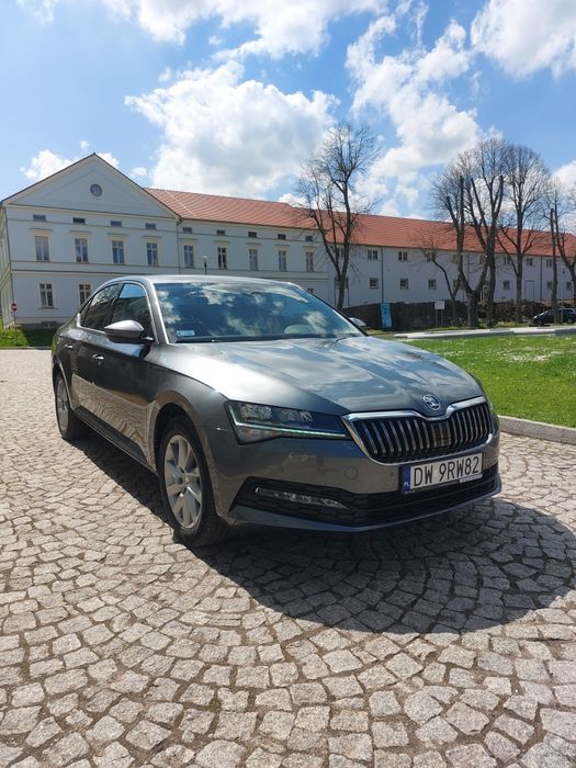 Wynajem aut /wypożyczalnia samochodów SKODA SUPERB