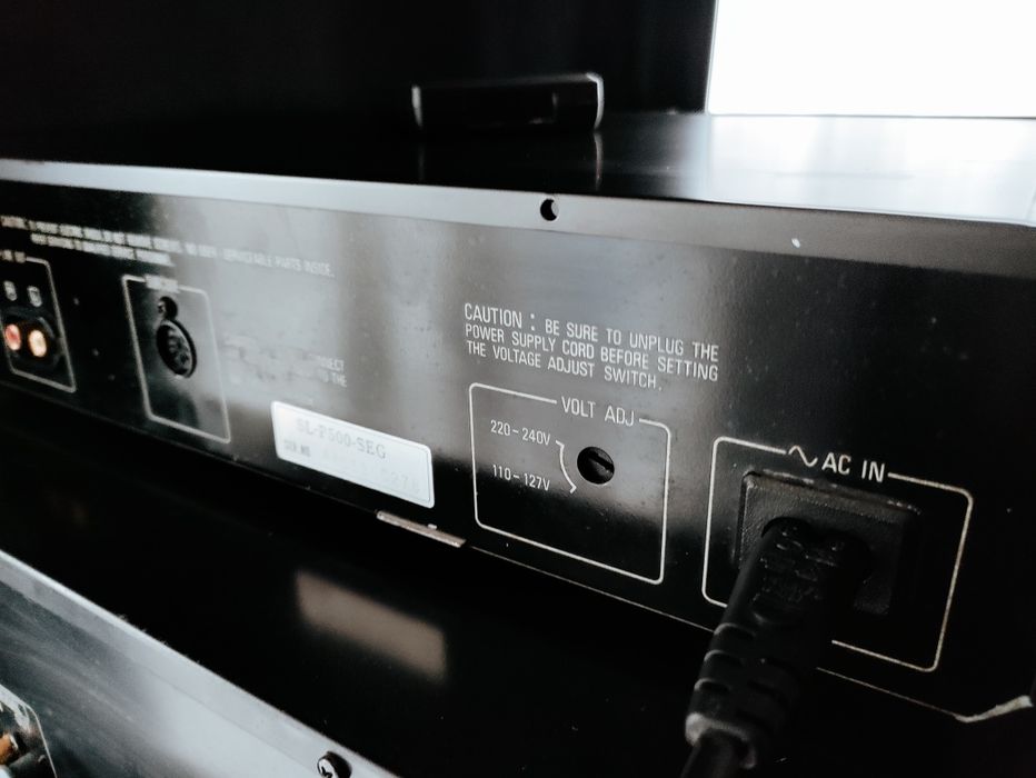 Technics SL-P 500 + pilot