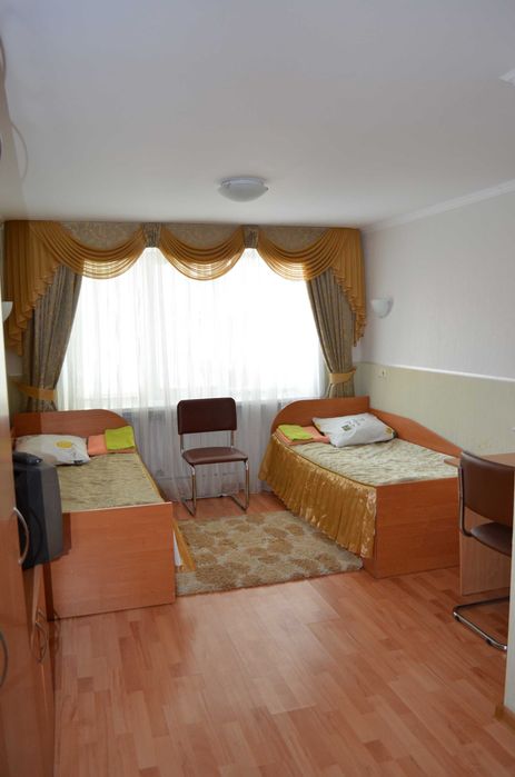 Кімнати подово,потижнево ЦЕНТР 400 грн.Надаємо звітні документи.