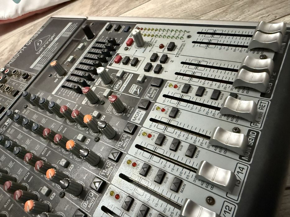 Behringer Xenyx 1832USB