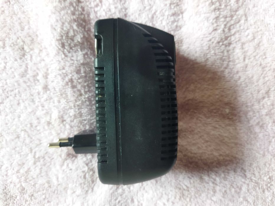 Понижающий преобразователь RadioShack 273-1426 от 220V до 110V 85W.