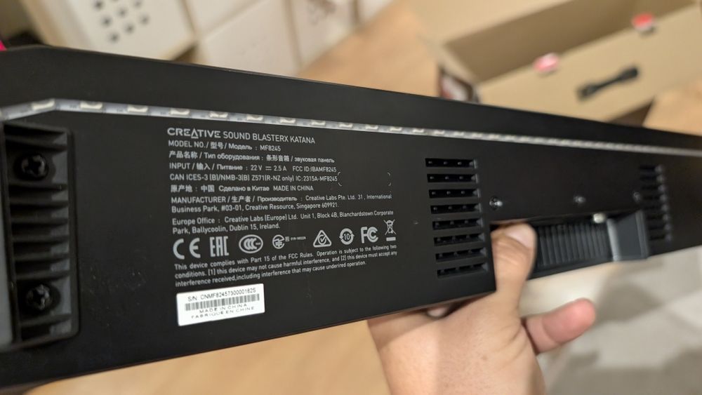 Soundbar Gaming Creative Sound BlasterX Katana (Com Subwoofer) - Como Nova