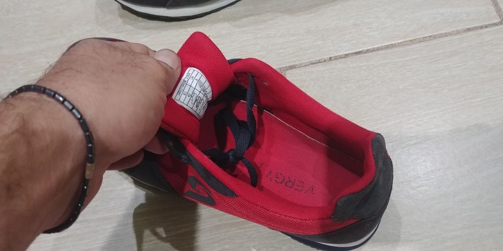 Кросівки чоловічі