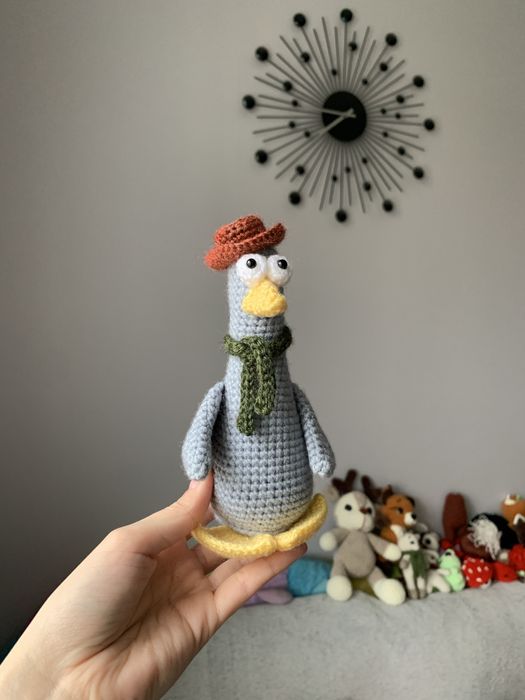 Maskotka amigurumi Gęś w kapeluszu