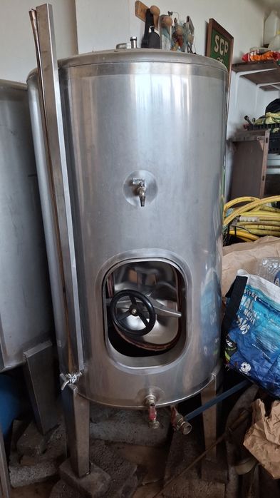 Vendo 2 cubas inox usadas, em bom estado.