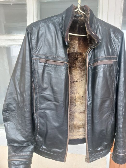 Продаю  турецьку чоловічу кожану куртку га меху