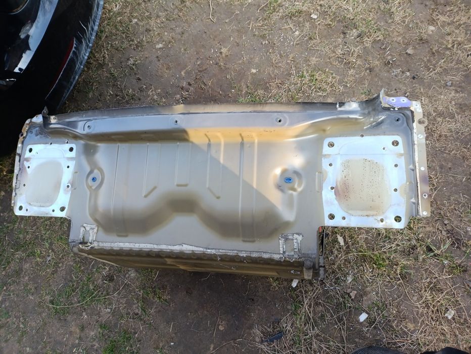 Задня панель Tesla model 3 корито