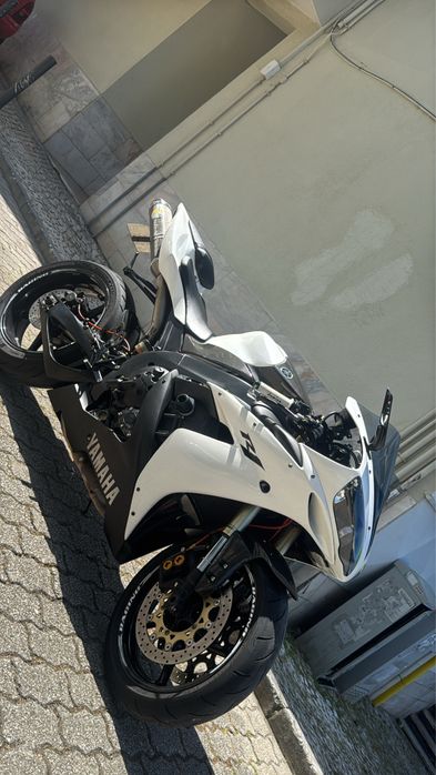 Yamaha R1 1000cc