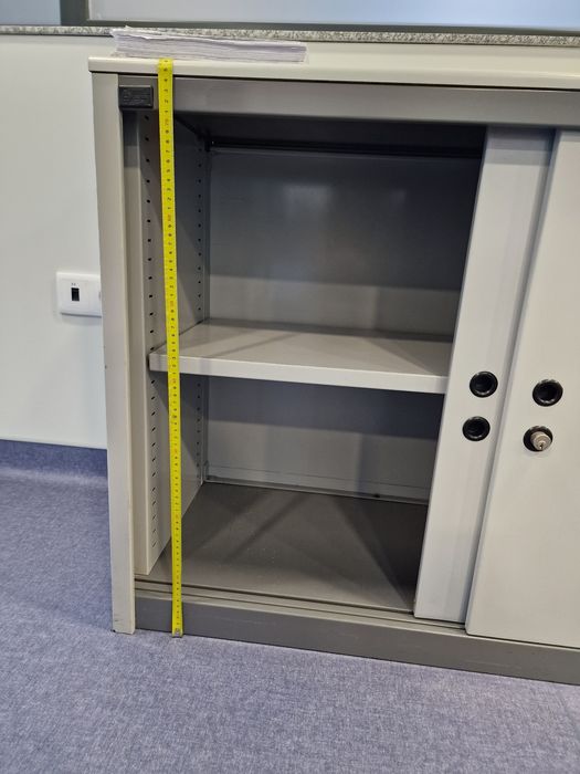 Movel em metal portas de correr