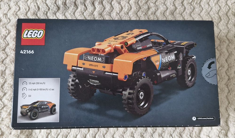 Конструктор LEGO Technic Автомобиль для гонок NEOM McLaren Extreme E 2