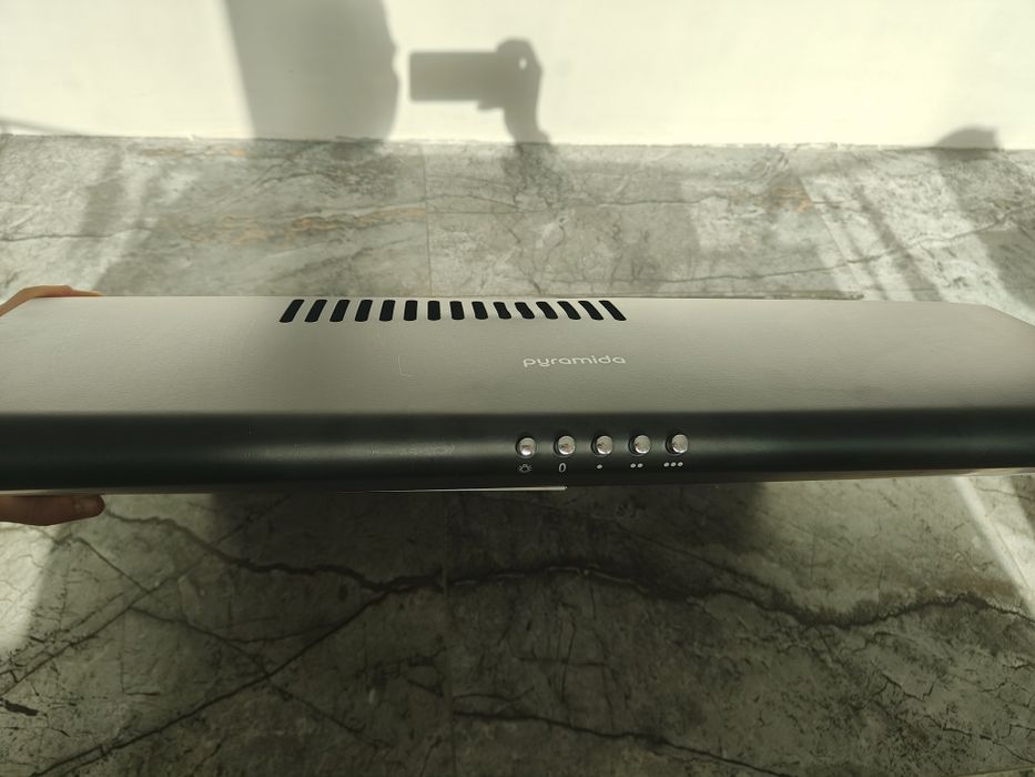 Витяжка на кухню PYRAMIDA MH60BL