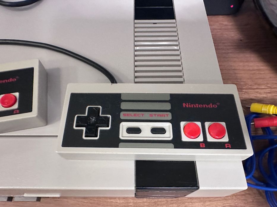 Konsola Nintendo NES + Gra Mario + 2 Pady