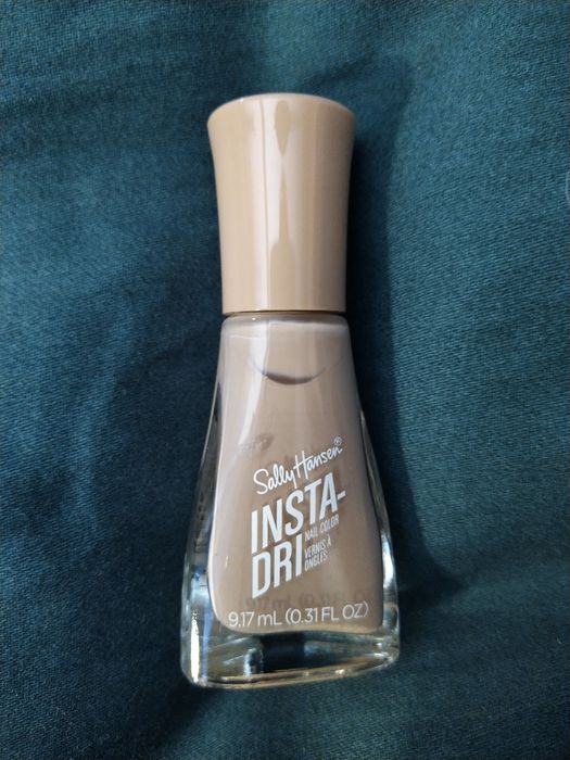 Lakier do paznokci Sally Hansen nr 133 taupe priority