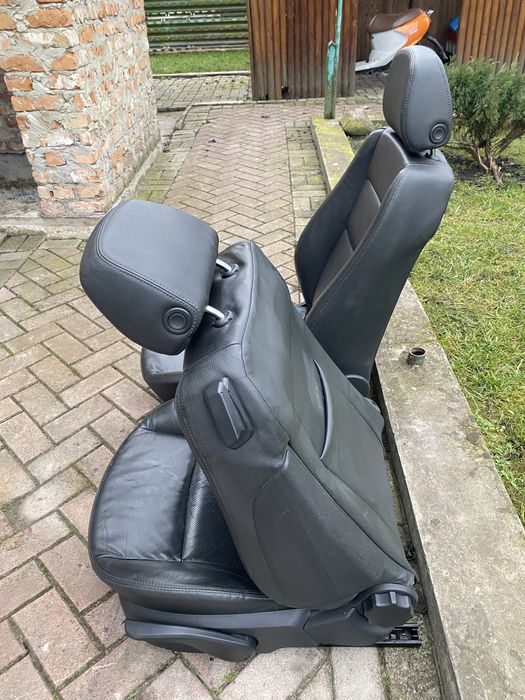 Відкидні сидіння