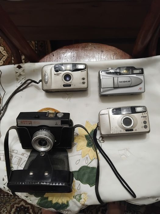 Фотоаппараты продам одним лотом.