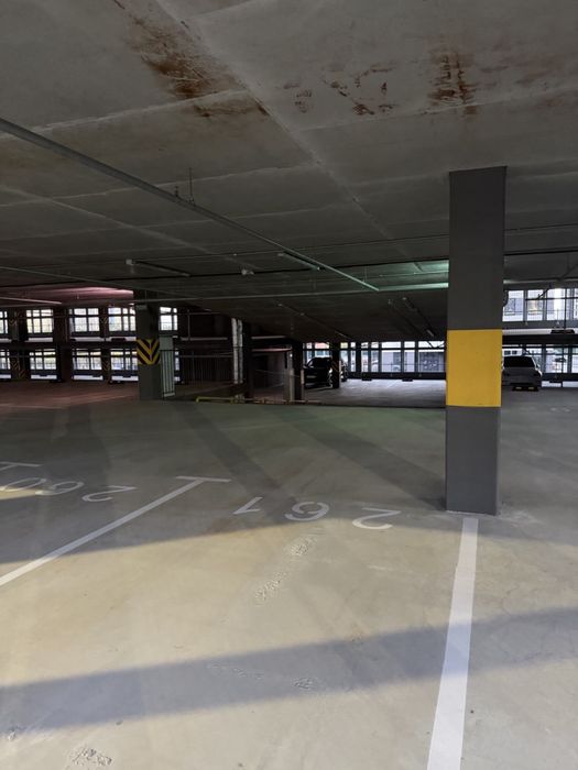 Оренда паркомісця Варшавський 3, вул. Змієнка 32