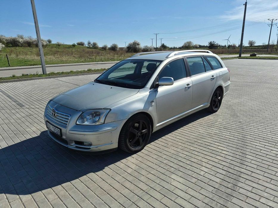 TOYOTA AVENSIS sprawna długie opłaty 2004r