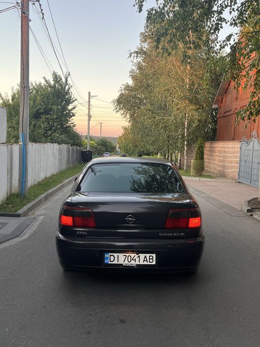 Опель омега б (бенз)