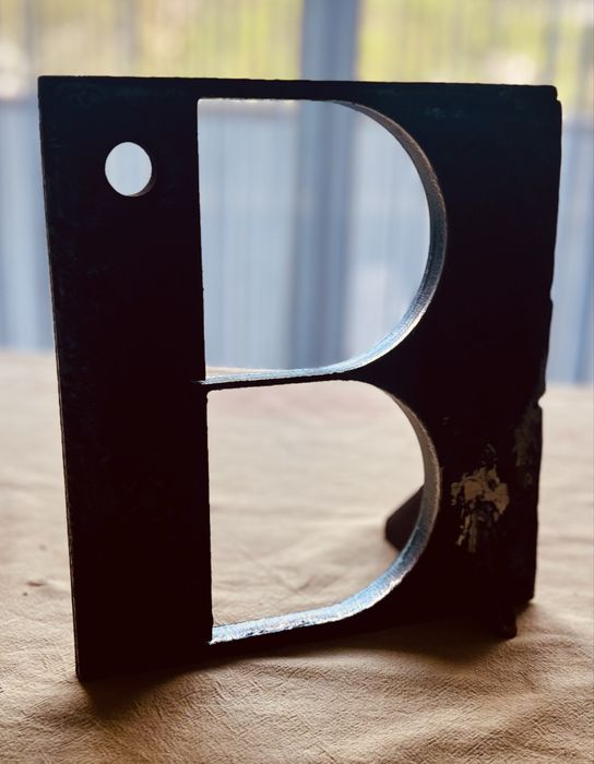 Peça em metal Big B