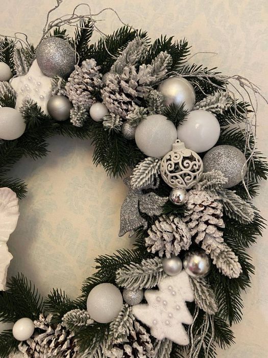 Литой темно зеленый 55 см новогодний венок серебряно-белый декор