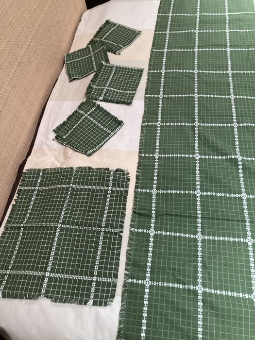 Toalha de mesa verde com 6 guardanapos- NOVA