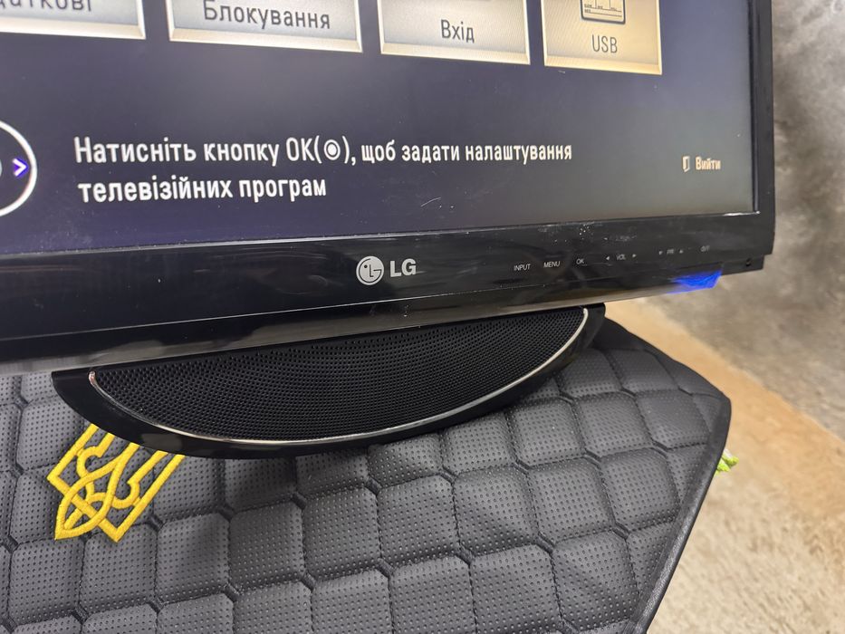 Продам телевізор LG Flatron M2080DF-PZ - монітор-телевізор 20 дюймів