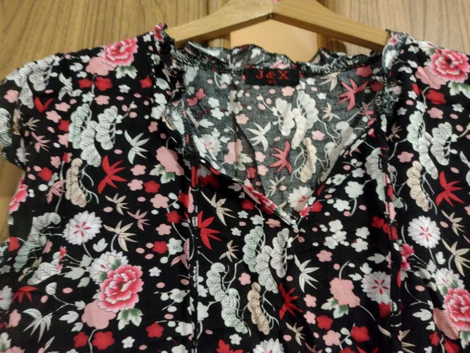 Bluzka M /L kwiatowa z wiązaniem na dekolcie