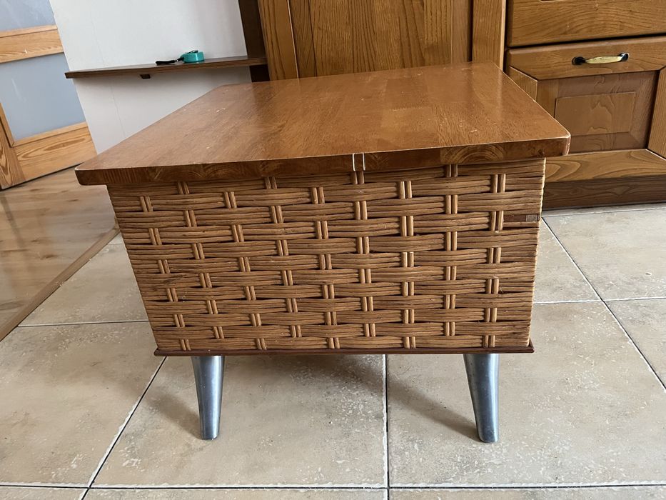 Stolik drewniany pleciony do salonu brązowy