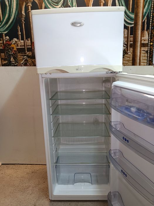 Frigorífico combinado a funcionar perfeitamente e exemplar estado. fri