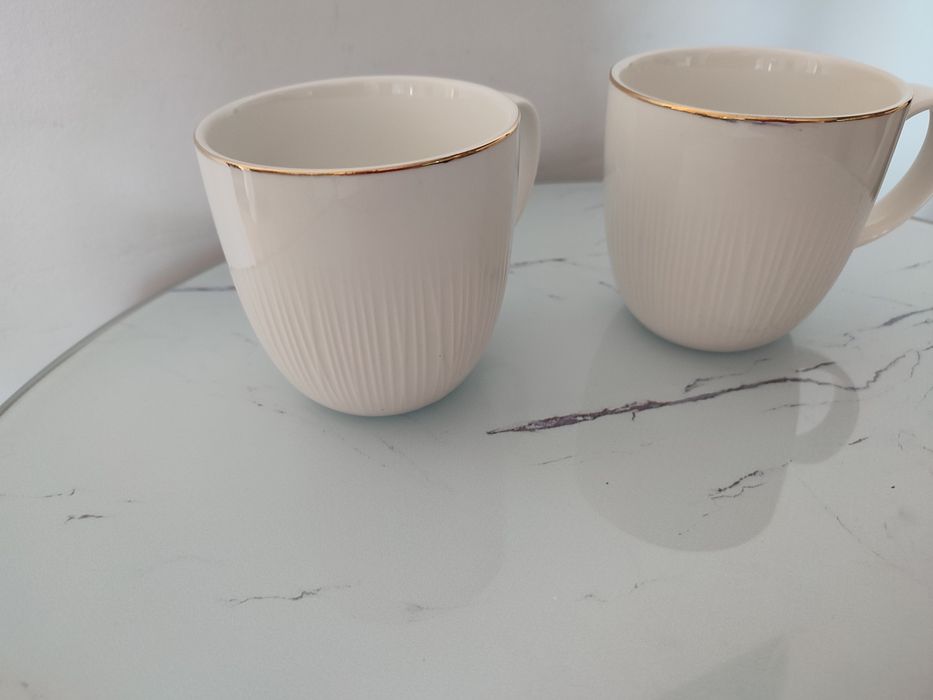 Zestaw dwóch kubków z porcelany