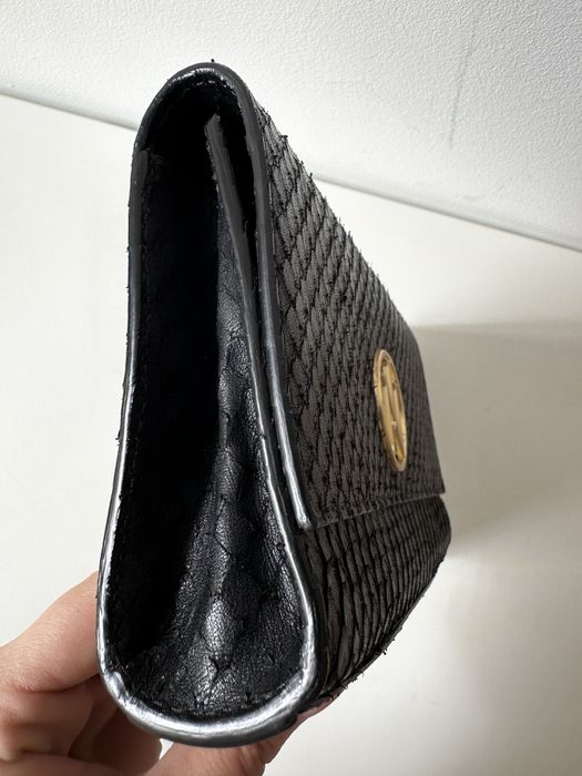 Clutch preta em pele Janiko