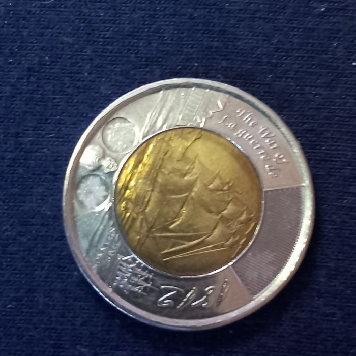 Moedas dólar Canadá e liras Itália