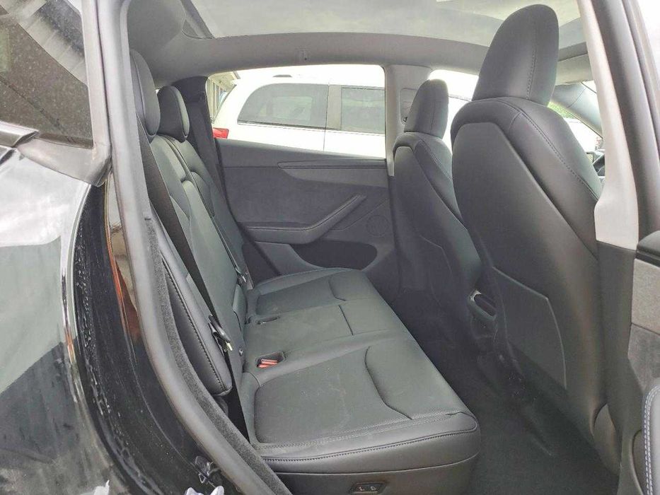 Tesla Model Y 2026