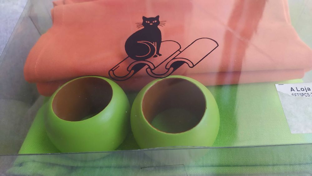 Conjunto de 5 peças - toalha+guardanapos+2 argolas - NOVO