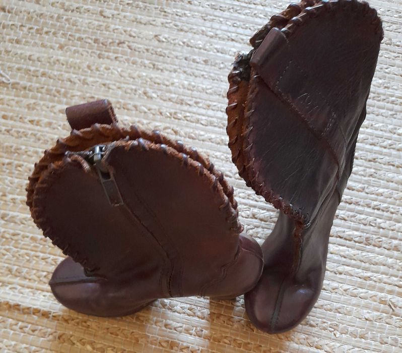 Botas em pele xuz tamanho 35