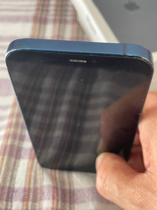 iPhone 12 azul com faceID