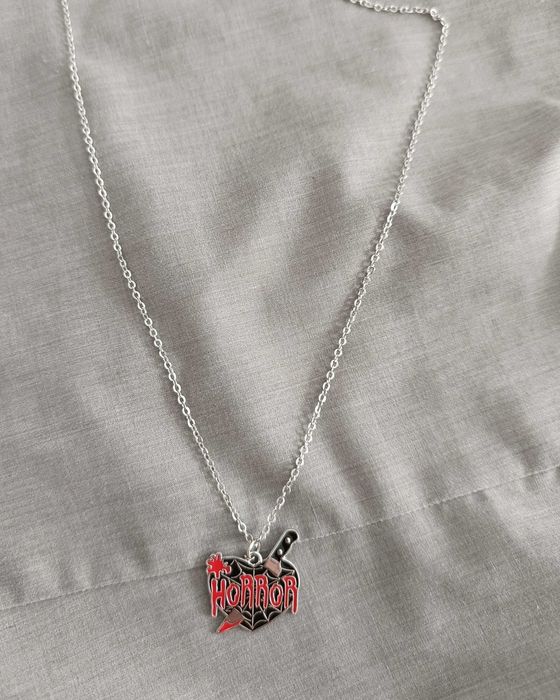 Naszyjnik łańcuszek czarne serce nóż horror alternative