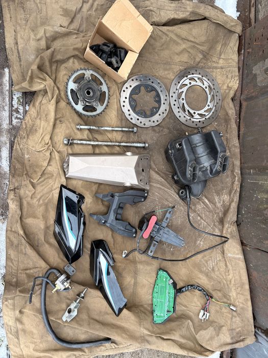 Geon cr6s Боковой пластик , хвост , крыло , бак