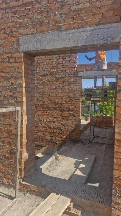 Добротний будинок з бомбосховищем Зарванці
