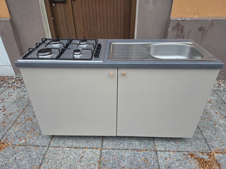 Szafka  kuchenna z płytą gazową . Komplet
