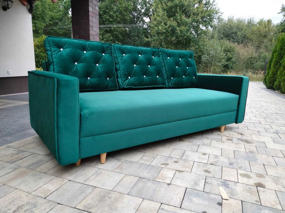 Nowoczesna sofa z przeszyciami i kryształkami, kanapa