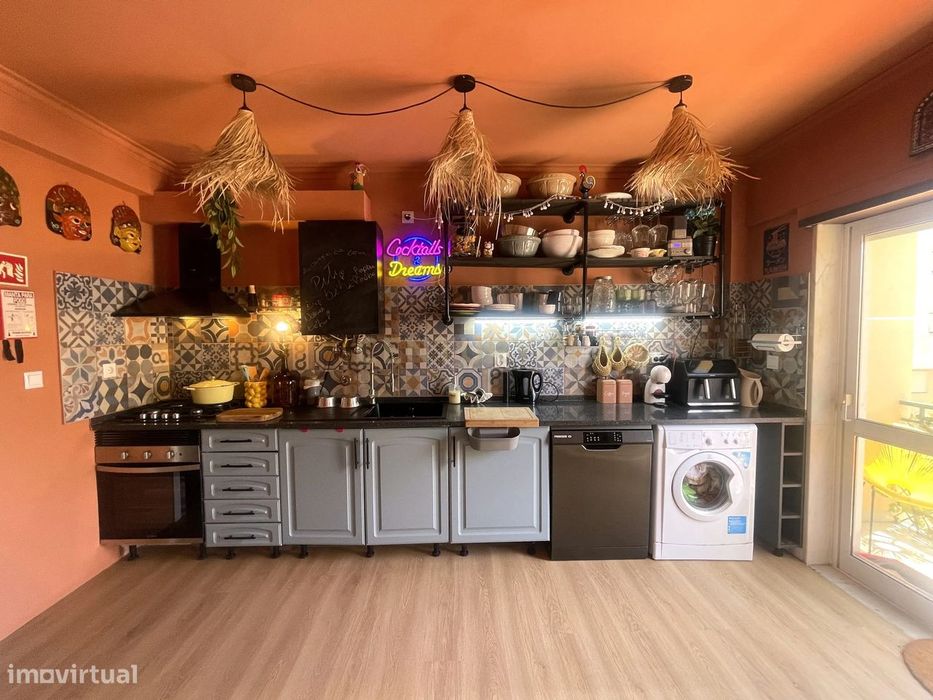 Arrendamento de apartamento T2, mobilado, na Charneca da Caparica.