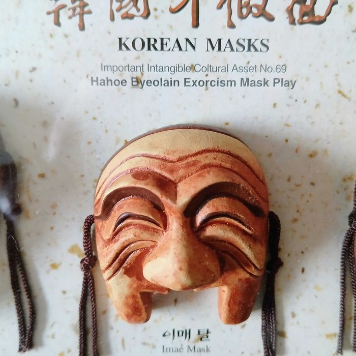 Quadro com máscaras coreanas