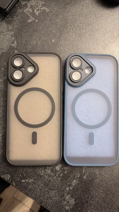 Etui iPhone 17 czarne i niebieskie