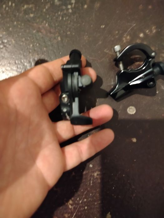 Манетка блокування PushLoc та PopLoc від фірми Rock Shox