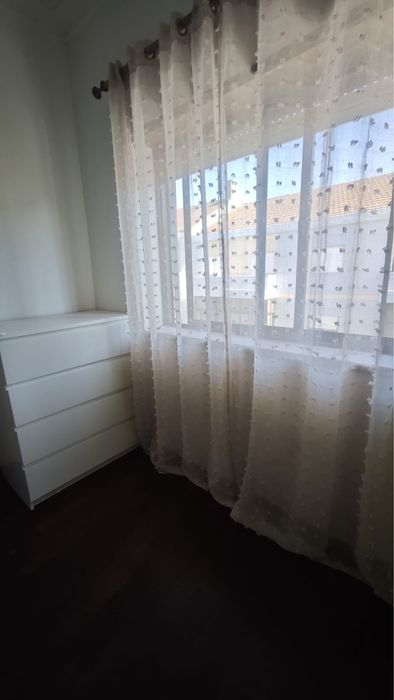 Alugo quarto no Barreir